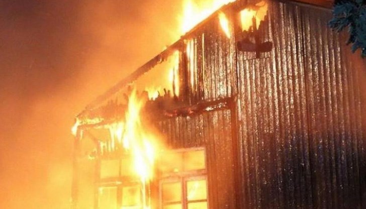 Пламъците са унищожили 1500 броя боя за коса /Снимката е илюстративна/ Пламъците са унищожили 1500 броя боя за коса /Снимката е илюстративна/