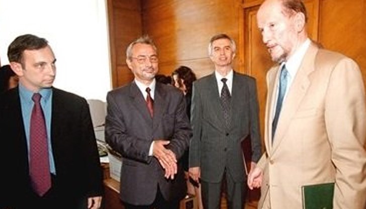 Звездата на г-н Пеевски започна да изгрява именно при управлението на НДСВ, от което неизменна част винаги е бил г-н Николай Василев