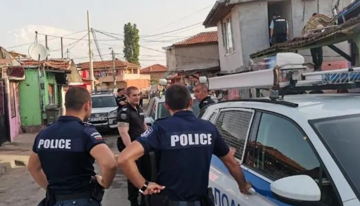 Извършени са множество претърсвания, иззети са и веществени доказателства Извършени са множество претърсвания, иззети са и веществени доказателства