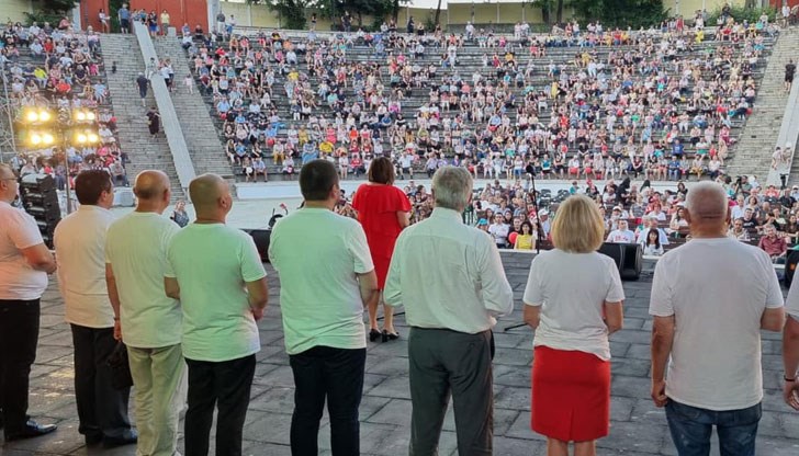 Агонията е огромна, непозната за опита и теорията досега Агонията е огромна, непозната за опита и теорията досега