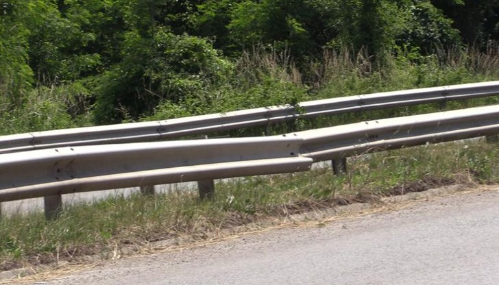 Колата се е преобърнала на платното