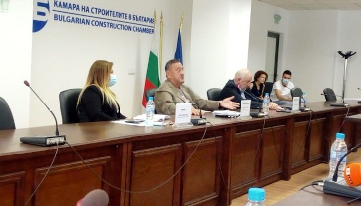 В опит да отхвърли критиките на регионалния министър, браншовата камара всъщност ги потвърди В опит да отхвърли критиките на регионалния министър, браншовата камара всъщност ги потвърди