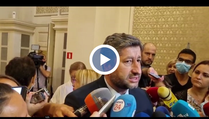 "Оставаме в очакване, оставаме конструктивни, както и вчера казахме, но поставяме принципни въпроси, на които още не сме получили отговори", каза още Христо Иванов