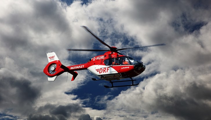 Предложението включва не само купуването на 7 хеликоптера, но и изграждането на 6 оперативни бази с хангари и 11 площадки за вертолети до болници, наемане и обучение на летци, лекари, парамедици и инженери Предложението включва не само купуването на 7 хеликоптера, но и изграждането на 6 оперативни бази с хангари и 11 площадки за вертолети до болници, наемане и обучение на летци, лекари, парамедици и инженери