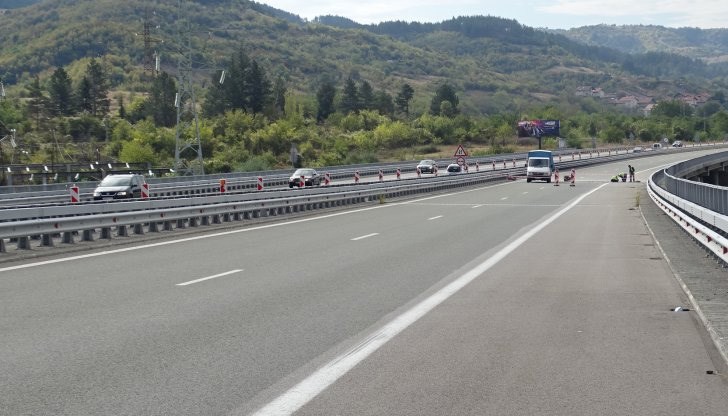 Пострадал е шофьорът на лекия автомобил Пострадал е шофьорът на лекия автомобил