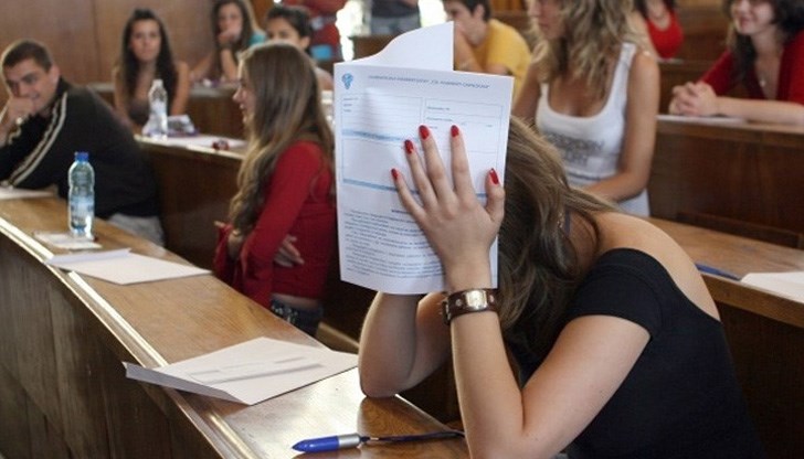 Омбудсманът настоява МОН да проведе широка информационна кампания, а при нужда - да промени правилата за балообразуване Омбудсманът настоява МОН да проведе широка информационна кампания, а при нужда - да промени правилата за балообразуване