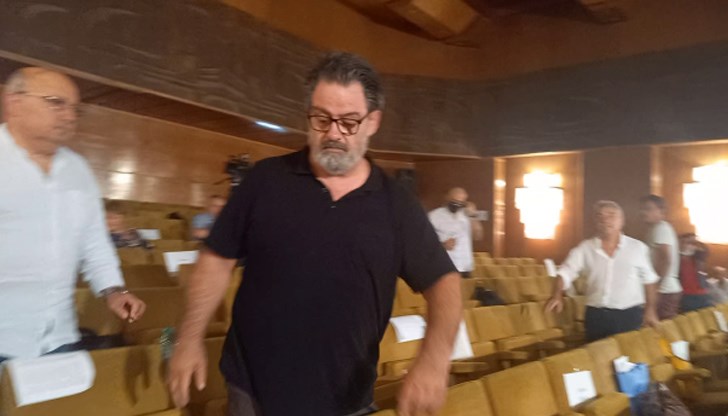 Ескалацията се е случила след скандал по време на дискусия за отпускане на средства за местния скаутски клуб Ескалацията се е случила след скандал по време на дискусия за отпускане на средства за местния скаутски клуб