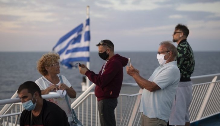Забраната за музика и вечерния час прогониха туристите от гръцкия остров