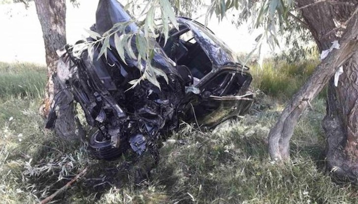 Момичетата се снимали с телефоните си и нахъсвали постоянно Айтен да увеличи скоростта