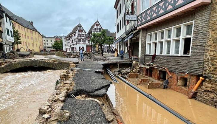 Това, което изглеждаше като съвсем безобиден дъжд, се превърна в едно от най-тежките бедствия в Германия за последните 60 години