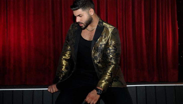 Певецът е новата сензация в българския театър