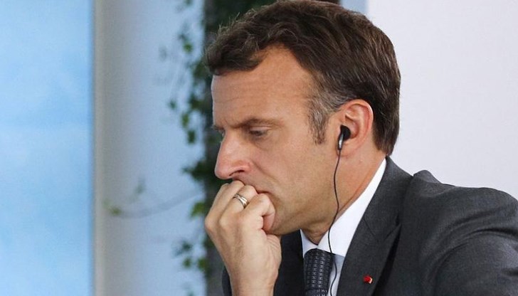 Френският президент Еманюел Макрон смени мобилния си телефон и телефонния си номер
