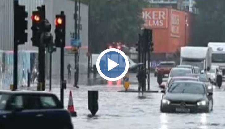 Горещините, обхванали Лондон, рязко преминаха в бури и проливни дъждове