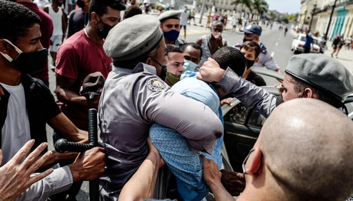 Не е уточнено обаче колко души са били арестувани