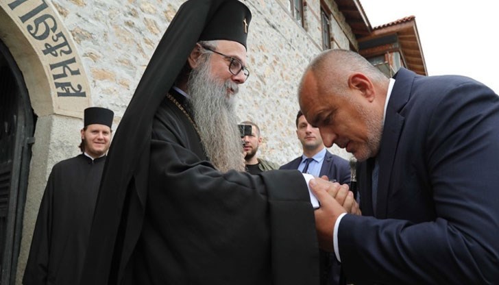 В България има  духовници, които отдавна са забравили, че основната им роля е да бъдат водачи на хората. А не стадо за послушно угояване