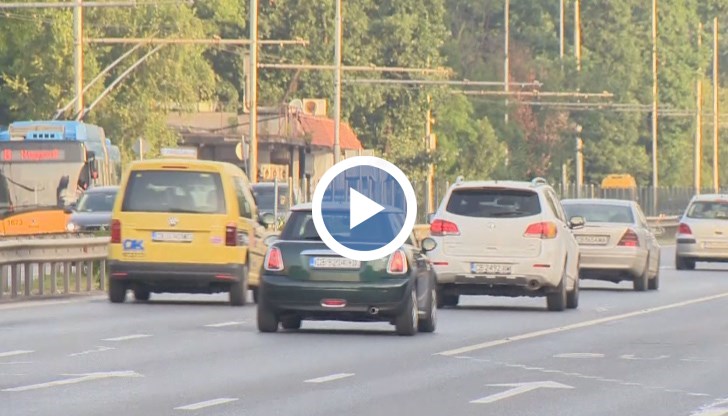 Трябва винаги да се проверява дали автомобилът е подготвен за дълго пътуване - да се видят масла и други течности