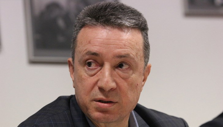 Едва след като се види как то се е справило, неговият мандат може да бъде продължен, обяснява представителят на БСП Едва след като се види как то се е справило, неговият мандат може да бъде продължен, обяснява представителят на БСП