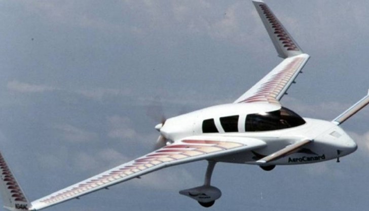 Според спасителните служби след катастрофата самолетът се е запалил