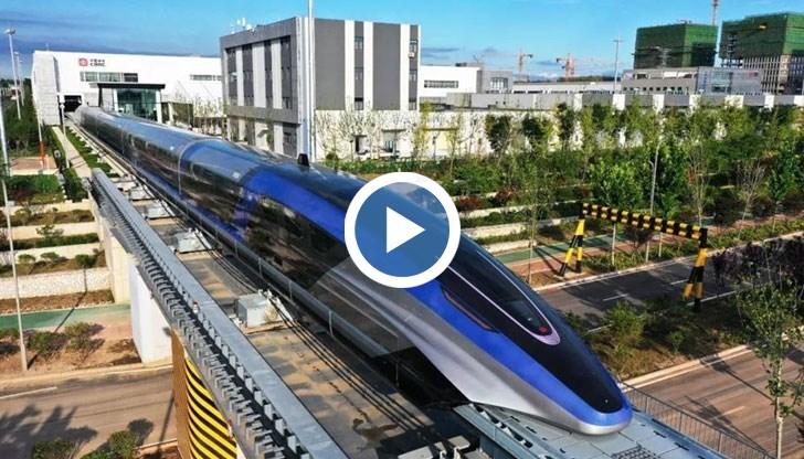 Използвайки електромагнитната сила, влакът "левитира" над коловоза без контакт с релсата