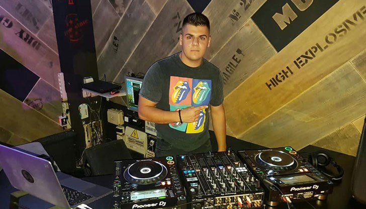 Една година след трагедията баща му е убеден, че липсва желание за разкриване на истината