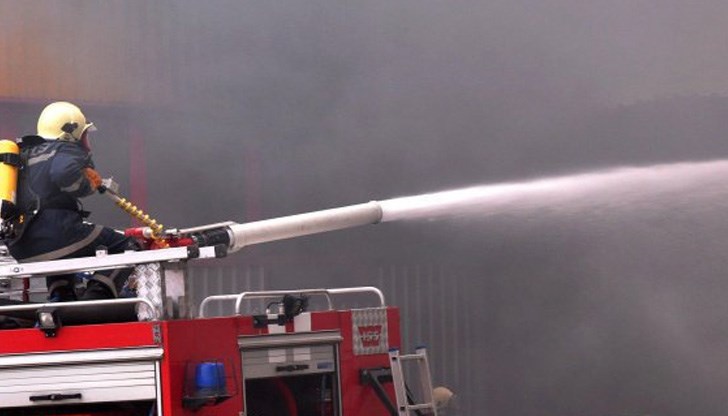 Причината за пожара е в процес на установяване