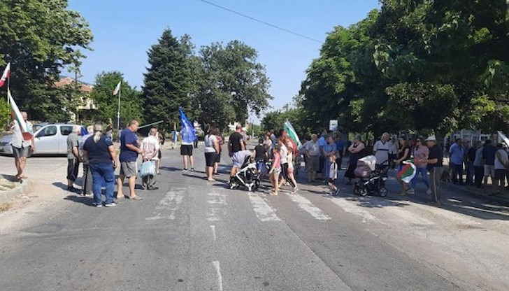 Хората са възмутени от хроничната липса на вода за питейни и битови нужди