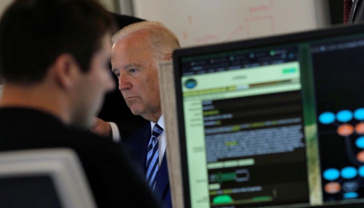 Фейсбук убива хора, защото позволява да се публикува дезинформация за ваксините срещу COVID-19, каза американският президент Фейсбук убива хора, защото позволява да се публикува дезинформация за ваксините срещу COVID-19, каза американският президент