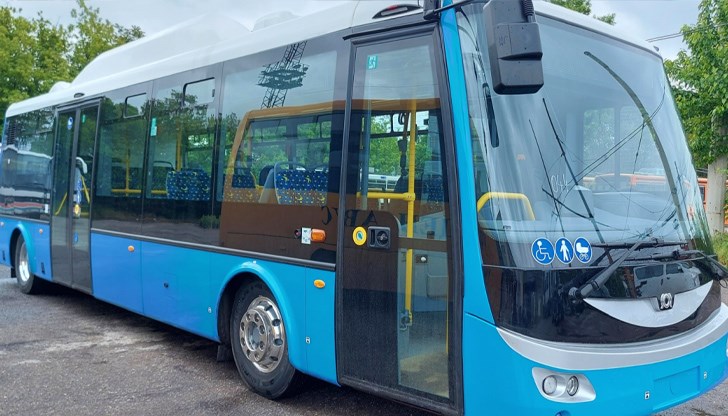 Първият от двайсетте нови електробуса, доставени от Чехия, вече се движи по русенските улици