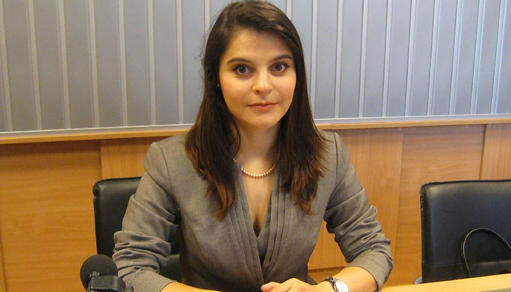 Сама по себе си тезата, че ще хвърляме ваксини, не е условие някой да се ваксинира, смята тя