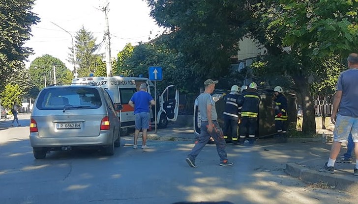 Все още не е ясно какво е състоянието на водачите на автомобилите и има ли други  пострадали