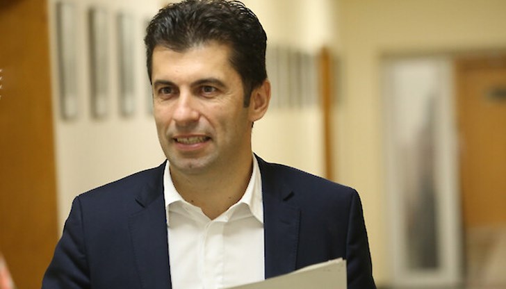 "Имаме енергия за работа. Въпросът е, че първо някой да те покани, второ, да ти даде свободата, и трето – да ти даде възможност да работиш в екип", заяви Петков "Имаме енергия за работа. Въпросът е, че първо някой да те покани, второ, да ти даде свободата, и трето – да ти даде възможност да работиш в екип", заяви Петков