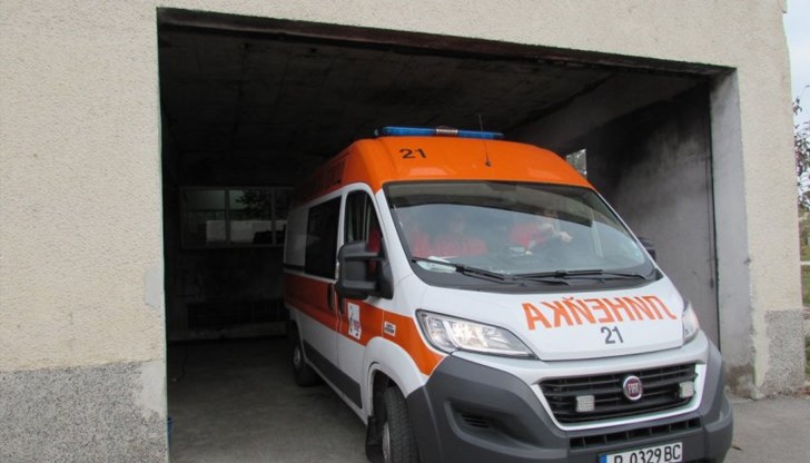 Младата жена е отведена в болницата, където ѝ е установена фрактура на кост в областта на таза Младата жена е отведена в болницата, където ѝ е установена фрактура на кост в областта на таза