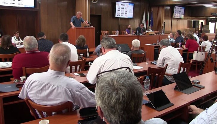 На последната сесия общинските съветници не подкрепиха с мнозинство нито един от двамата кандидати, одобрени от комисията На последната сесия общинските съветници не подкрепиха с мнозинство нито един от двамата кандидати, одобрени от комисията