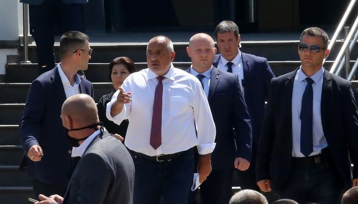 Всеки болен има нужда от съчувствие, но здравенякът от Банкя е на път да лиши от основание за това все повече здравомислещи хора от собствения му антураж Всеки болен има нужда от съчувствие, но здравенякът от Банкя е на път да лиши от основание за това все повече здравомислещи хора от собствения му антураж