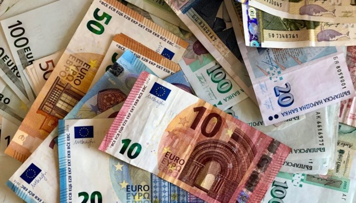 Пет месеца преди въвеждането на еврото и отказа от лева цените в магазините ще са изписани в двете валути