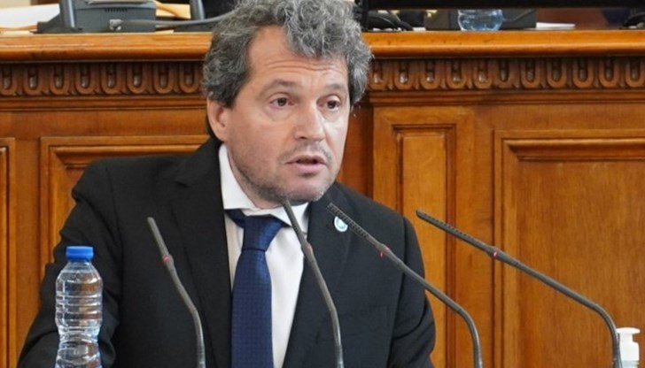 Компромат срещу министър Асен Василев и закани за нови предсрочни избори вкараха в задънена улица разговорите за бъдещото управление