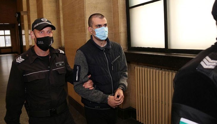 Той е обвинен за убийството на 23-годишната си жена Дарина и едногодишната им дъщеря Никол