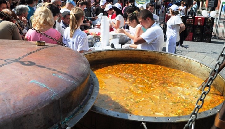 Много хора обвиниха за инцидента недостатъчните стандарти за безопасност в ресторантите и кухните на страната