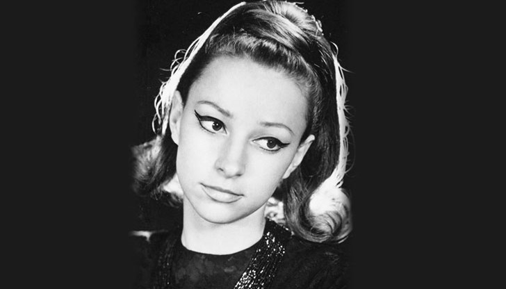 Певицата е родена на 16 юли 1946 година в София Певицата е родена на 16 юли 1946 година в София