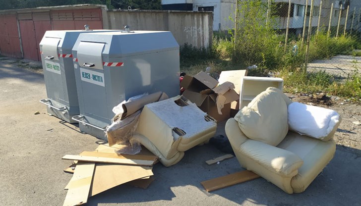 Това е резултатът, когато 2 дена не е минавало камиончето за събиране на боклука извън контейнерите