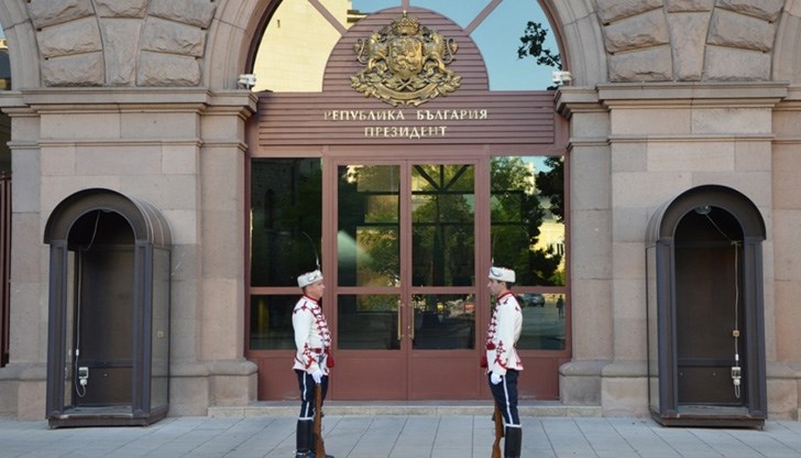 Административният й ръководител Валентина Маджарова заяви пред журналисти, че „магистрати от Спецпрокуратурата никога не са нахлували в президентството" Административният й ръководител Валентина Маджарова заяви пред журналисти, че „магистрати от Спецпрокуратурата никога не са нахлували в президентството"