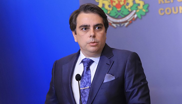 По-рано днес Тошко Йорданов обяви от парламентарната трибуна, че в миналото Асен Василев е откраднал интелектуална собственост от фирма и е бил осъден за това По-рано днес Тошко Йорданов обяви от парламентарната трибуна, че в миналото Асен Василев е откраднал интелектуална собственост от фирма и е бил осъден за това