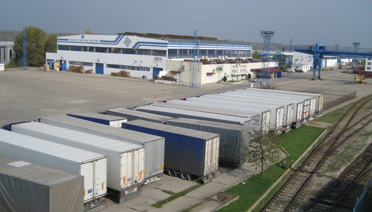 Предвижда се на паркинга да могат да спират между 70 и 100 тира