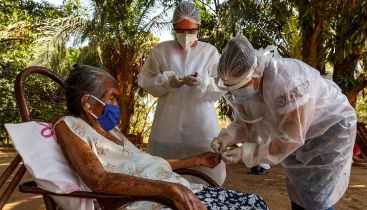 Властите в Бразилия съобщиха вчера за 108 732 нови заразявания