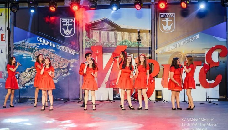 Организаторите отличиха вокалните състави от Русе със специални статуетки и дипломи