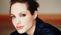 Анджелина Джоли споделя истории от Афганистан