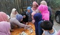 Деца купуват камиони с тухли за опожареното село Кръстава
