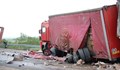 Катастрофа с два тира и кола затвори пътя София - Варна