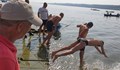 112 плувци преплуваха река Дунав край Свищов