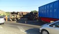 Камион с ремарке се преобърна край Благоевград